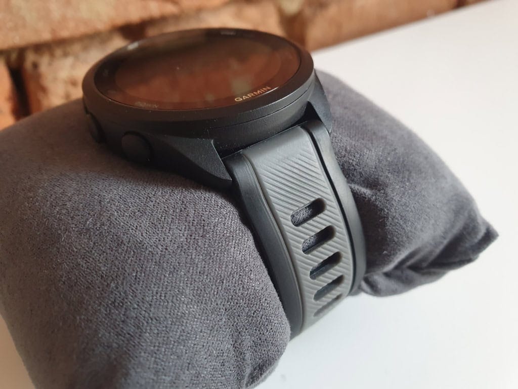 Dwukolorowy pasek jest miękki i bardzo wygodny