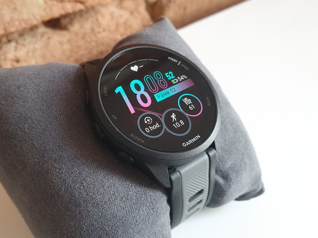 Wyświetlacz oferuje pięknie nasycone kolory