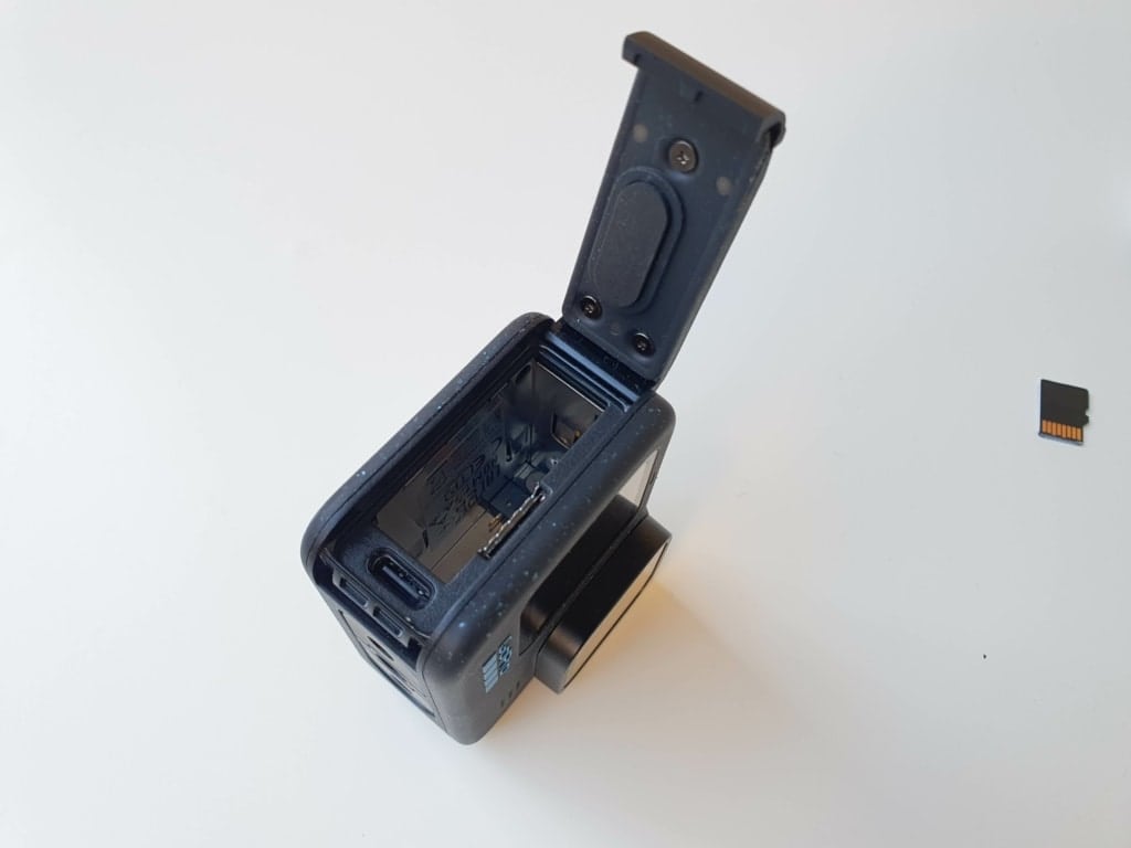 Drzwiczki można również otwierać podczas korzystania z różnych mocowań