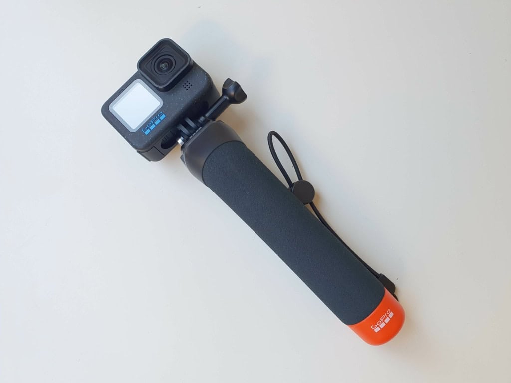 Uchwyt jest również pusty, dzięki czemu unosi się na powierzchni