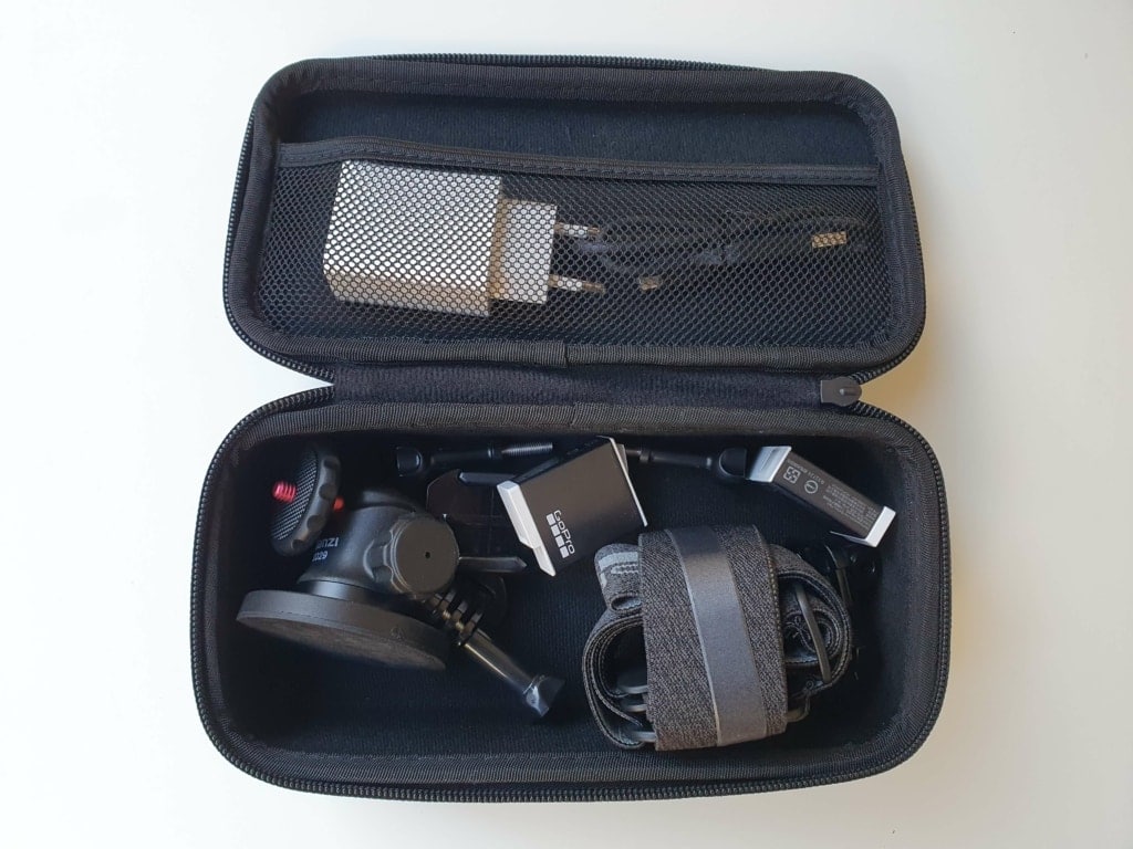 Dołączone etui można wykorzystać na dodatkowe akcesoria