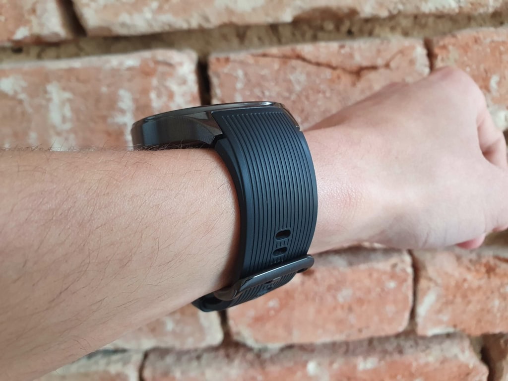 Radełkowanie jest dość podatne na kurz i zabrudzenia