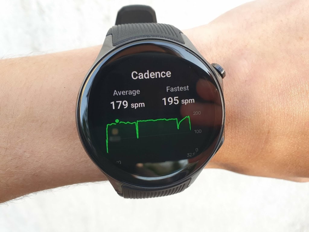 Zegarek mierzy liczbę kroków na minutę