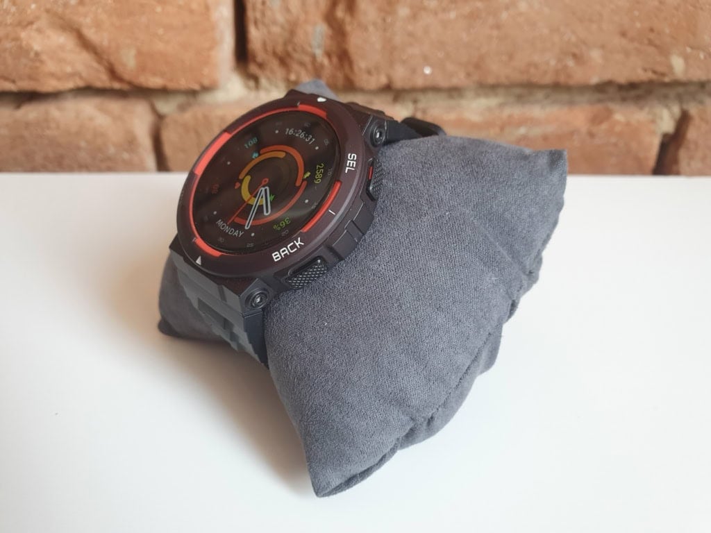 Plastikowa obudowa jest gumowana