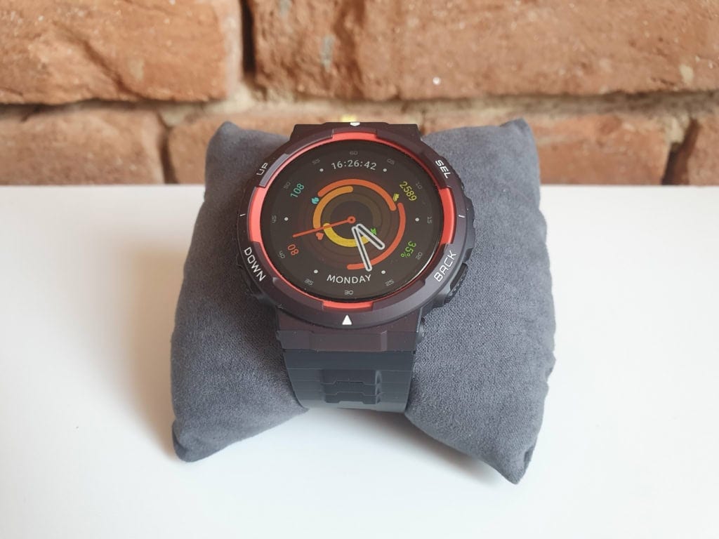 Plastikowa obudowa jest gumowana