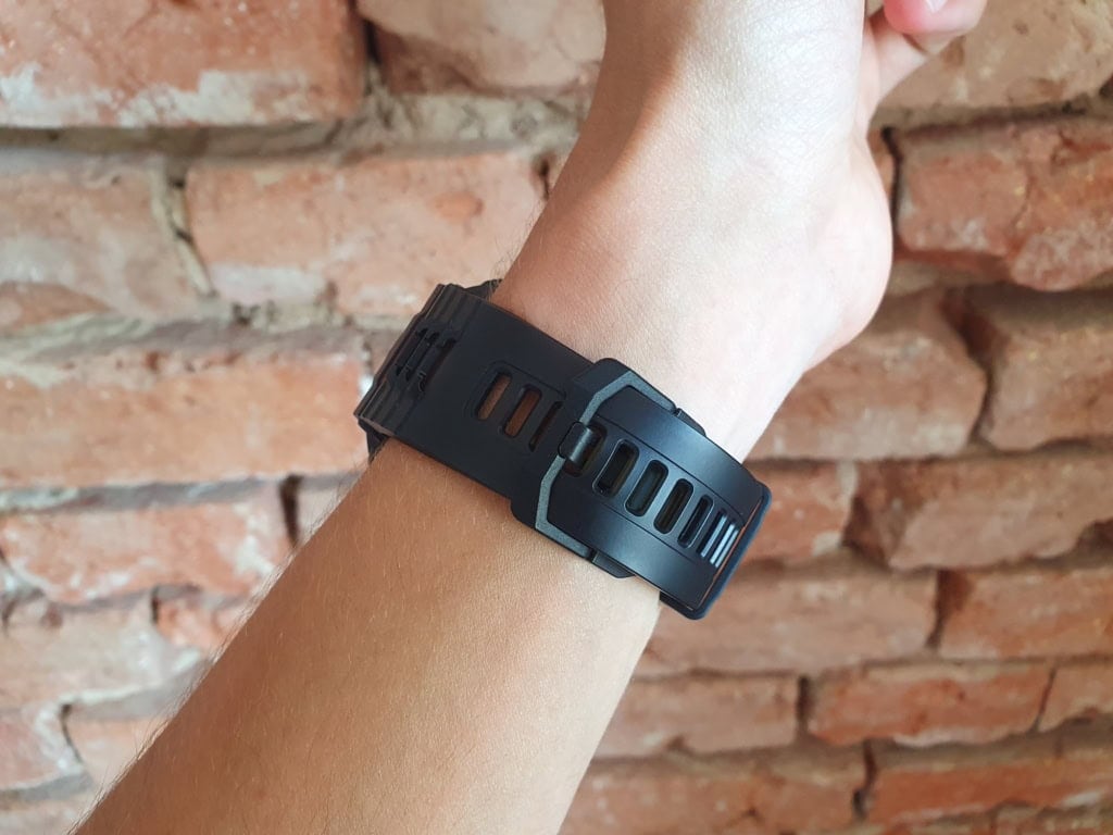 Pasek wykonany jest z poliuretanu