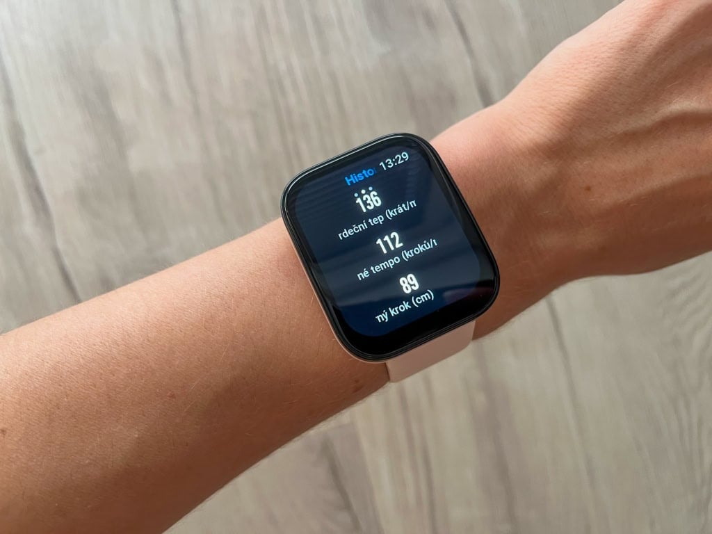 Szczegółowe statystyki można znaleźć na zegarku