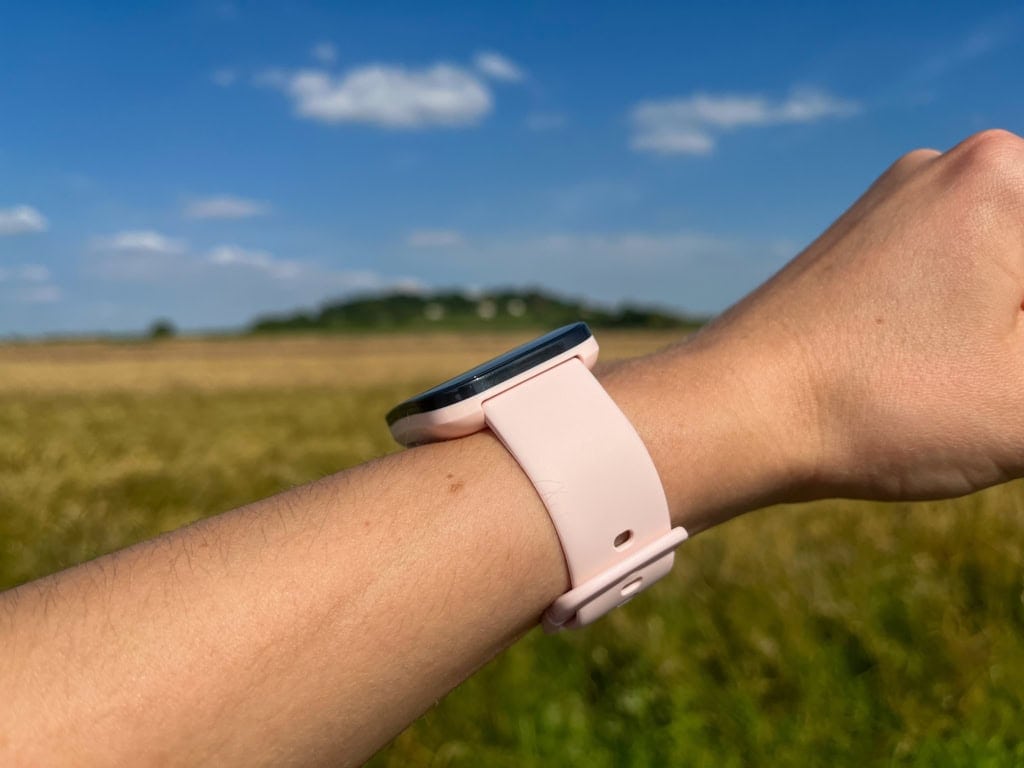 Szkło pokrywy jest lekko zaokrąglone