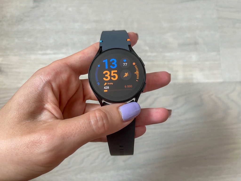 Zegarek wygląda ładnie pod względem designu