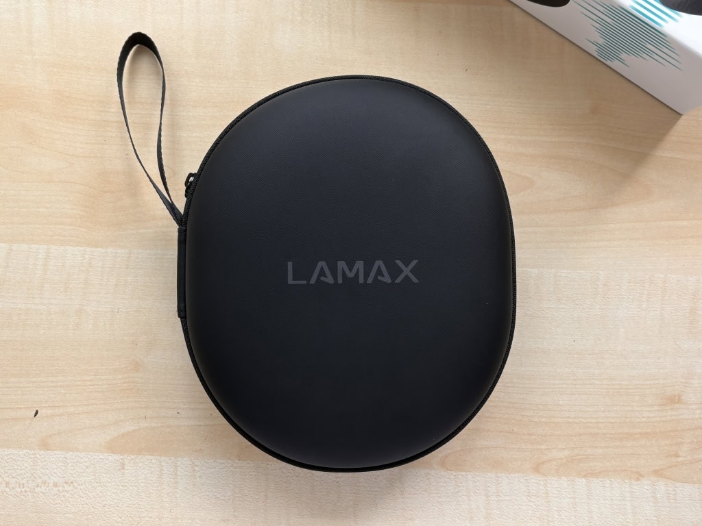 W zestawie etui podróżne