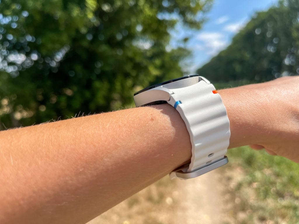 Jest lekko ząbkowany