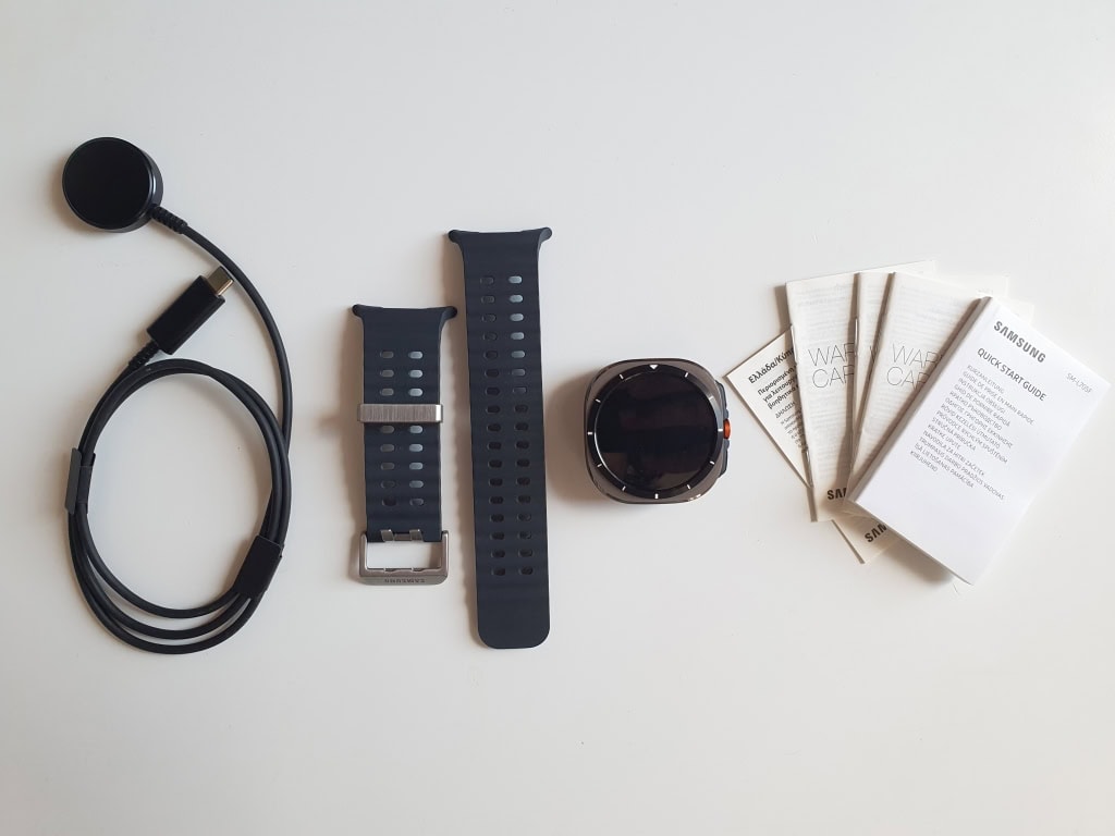 W zestawie oprócz zegarka znajduje się ładowarka i instrukcja obsługi