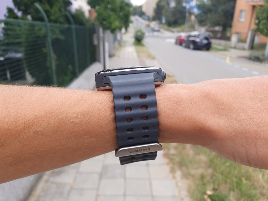 Jest wygodny podczas normalnych czynności