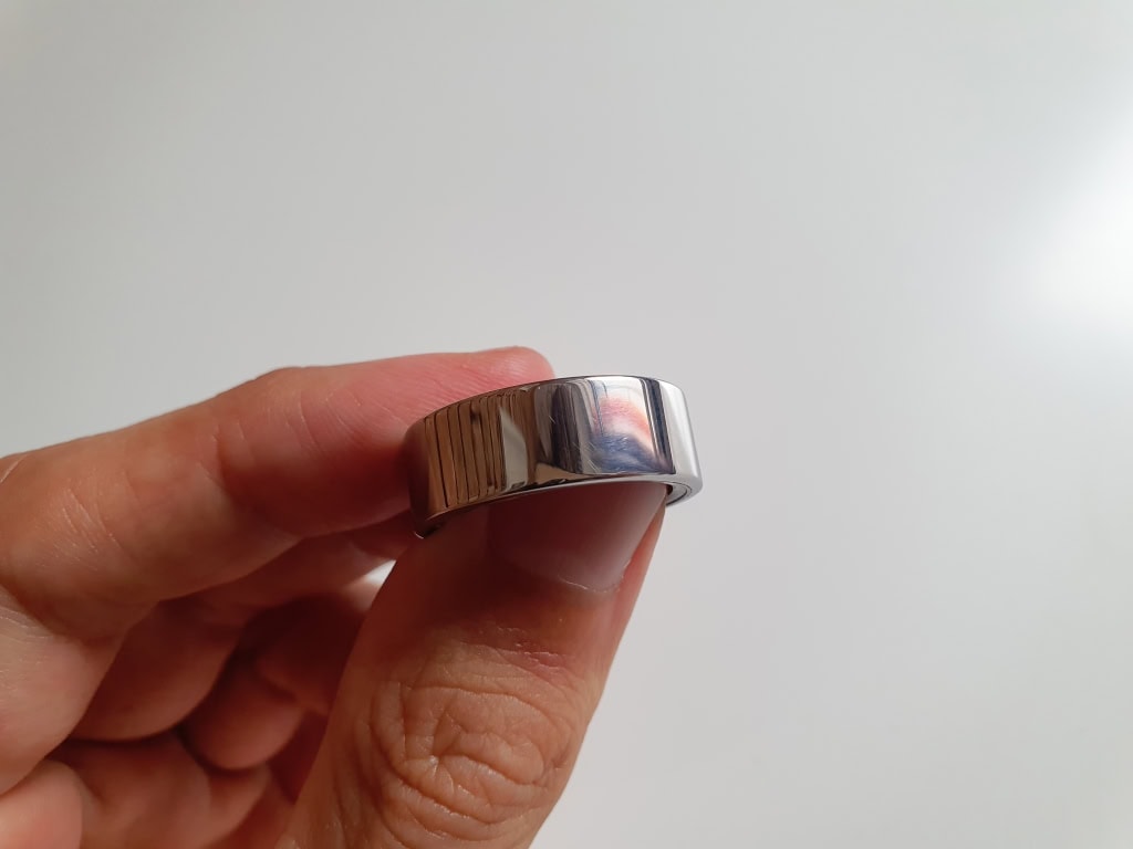 Powierzchnia pierścienia jest łatwa do zarysowania