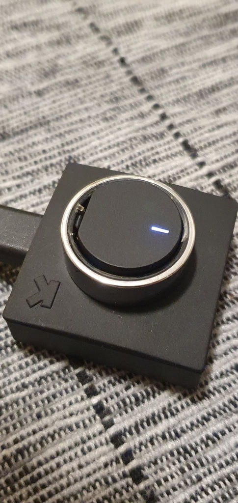 Ładowarka jest wyposażona w diodę