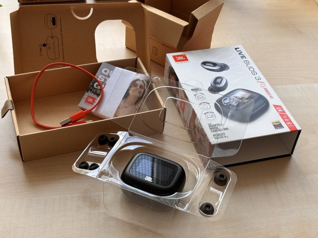 Cztery rozmiary zatyczek sprawiają, że pudełko jest bardziej zróżnicowane