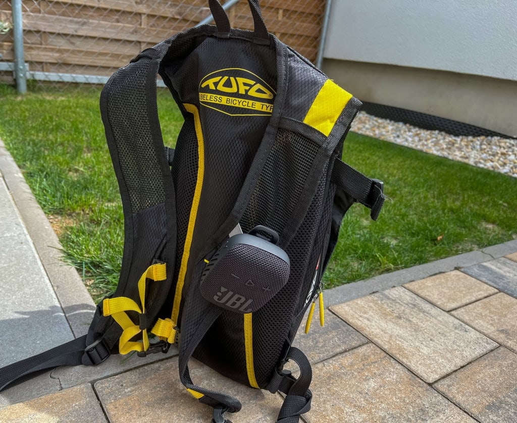 Można go również przymocować do plecaka