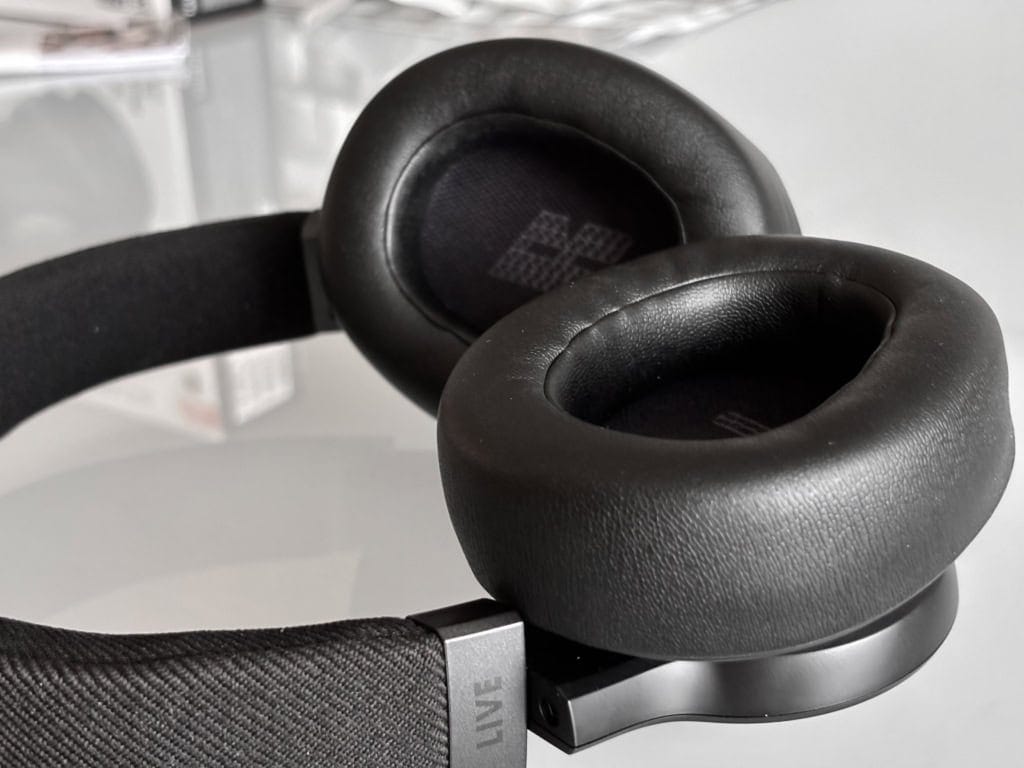 Nauszniki obejmują całe uszy