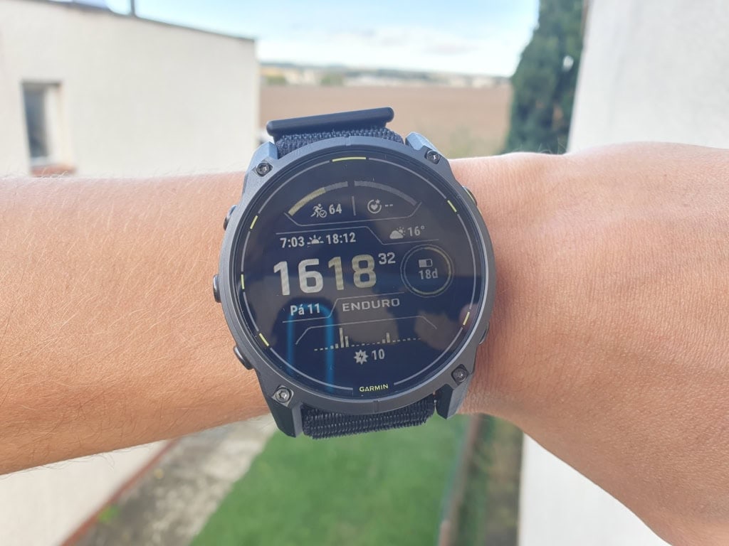 Wyświetlacz jest dobrze widoczny w bezpośrednim świetle