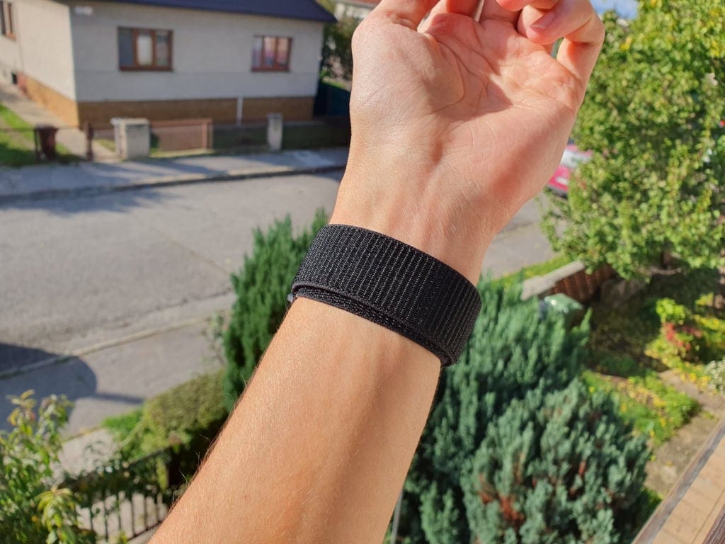 Pasek jest lekko elastyczny