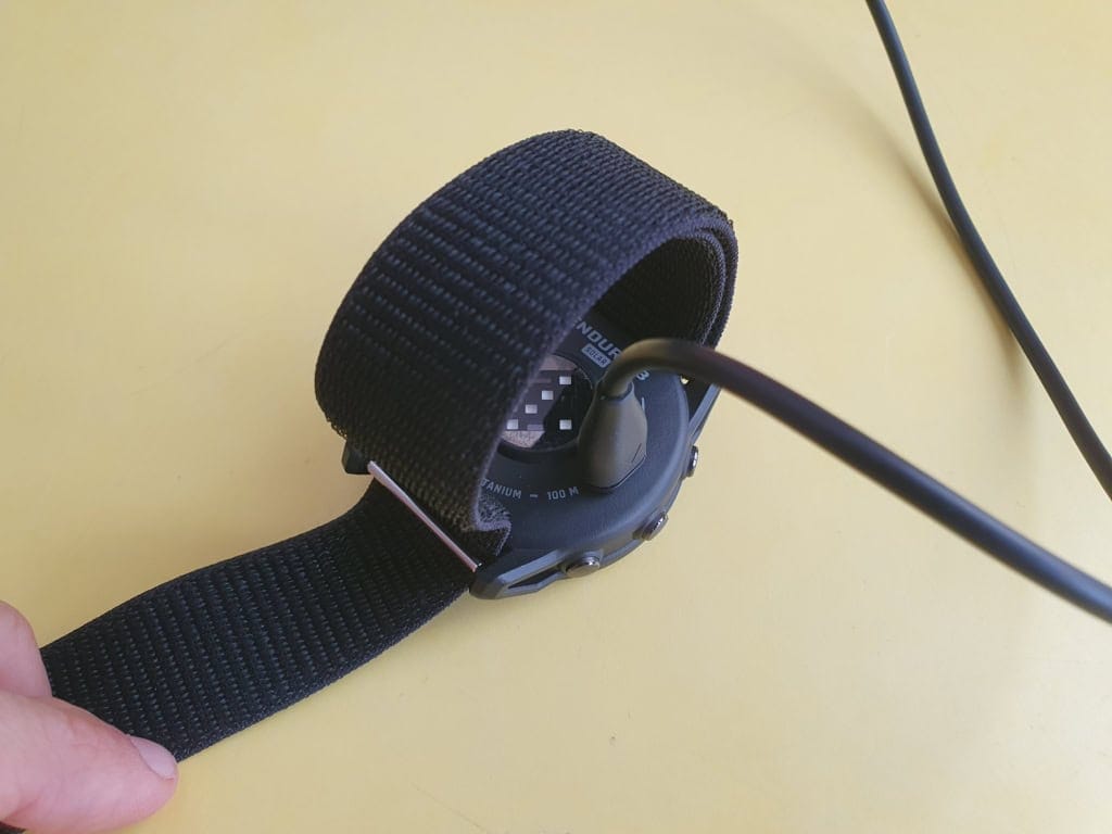 Końcówka ładowarki jest standardem dla urządzeń Garmin