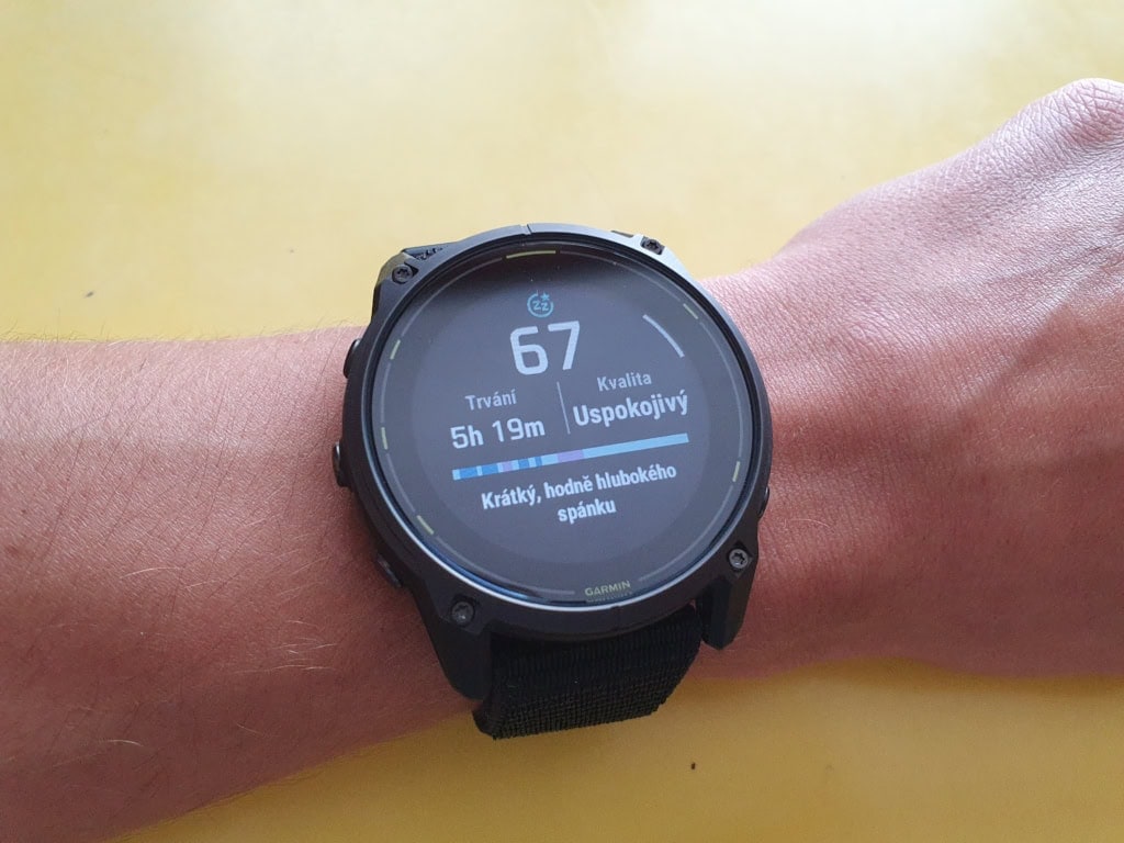 Monitorowanie snu zależy od zaciśnięcia zegarka