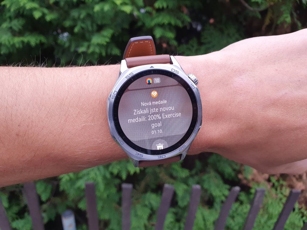 Powiadomienia są podzielone na kategorie według aplikacji