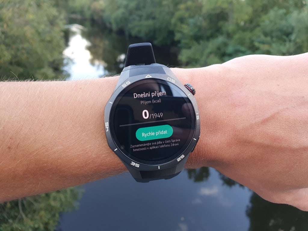 Na zegarku można wprowadzać ilość spożywanych kalorii