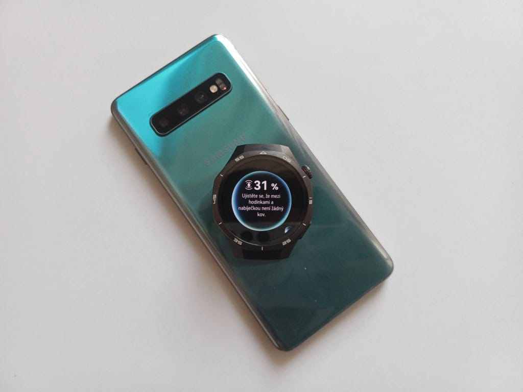 Zegarek obsługuje standard QI