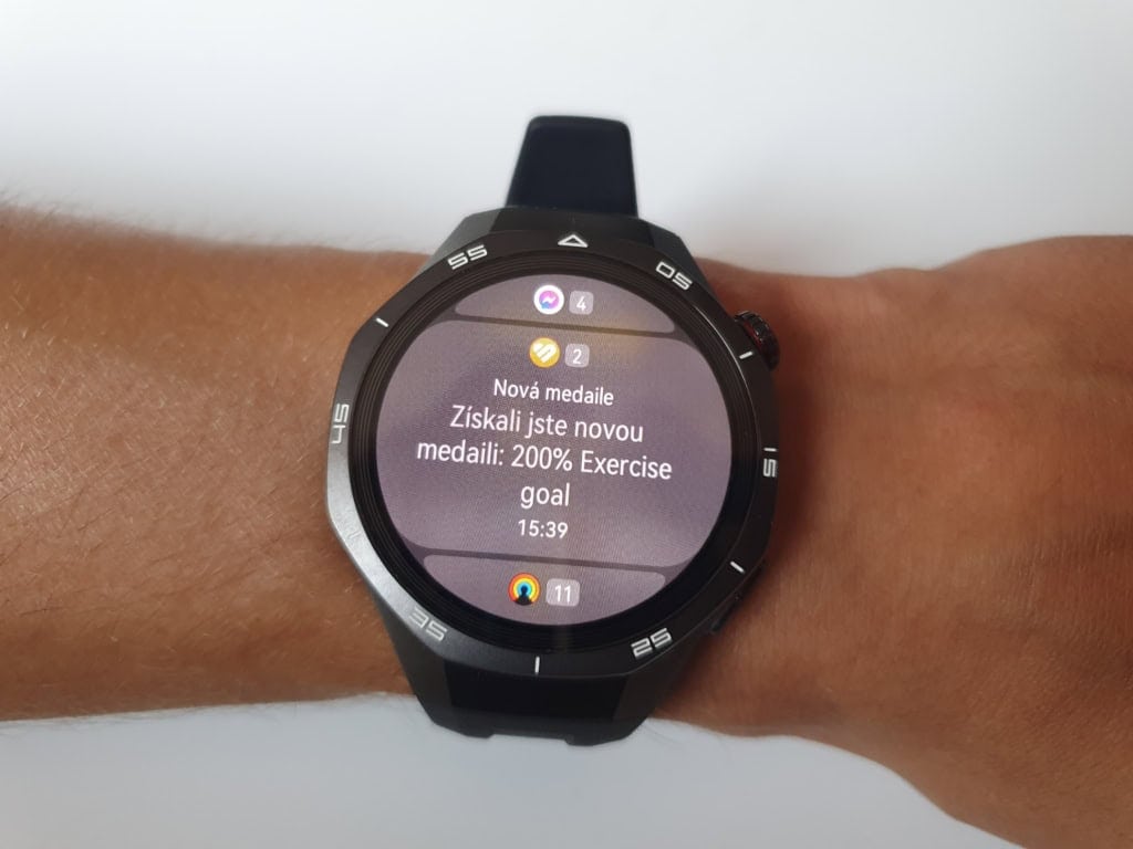 Powiadomienia są podzielone na kategorie według aplikacji