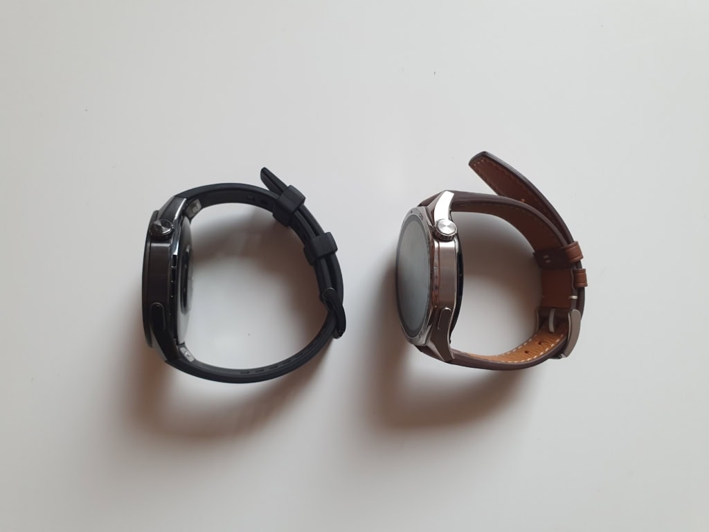 Osobiście bardziej podobał mi się silikonowy pasek wersji Pro (po lewej).