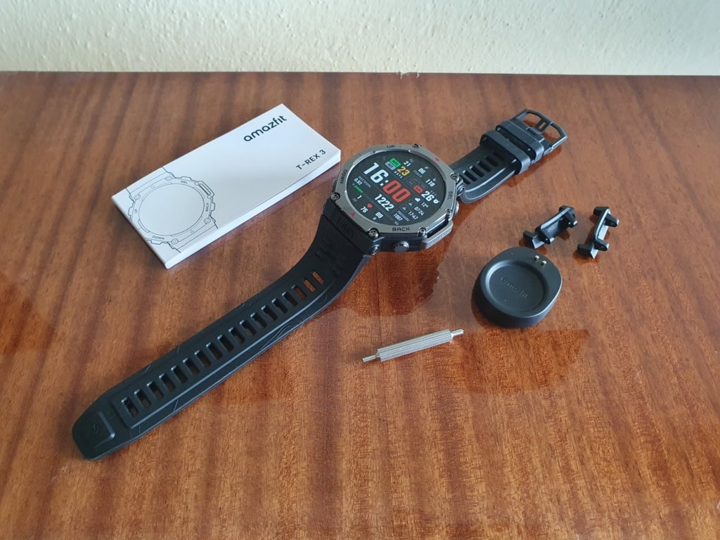 Wewnątrz znajduje się również śrubokręt do paska i reduktor