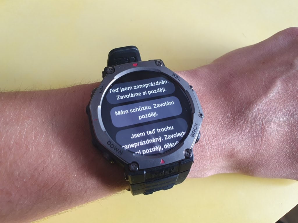 Wstępnie ustawione odpowiedzi można zmienić w aplikacji