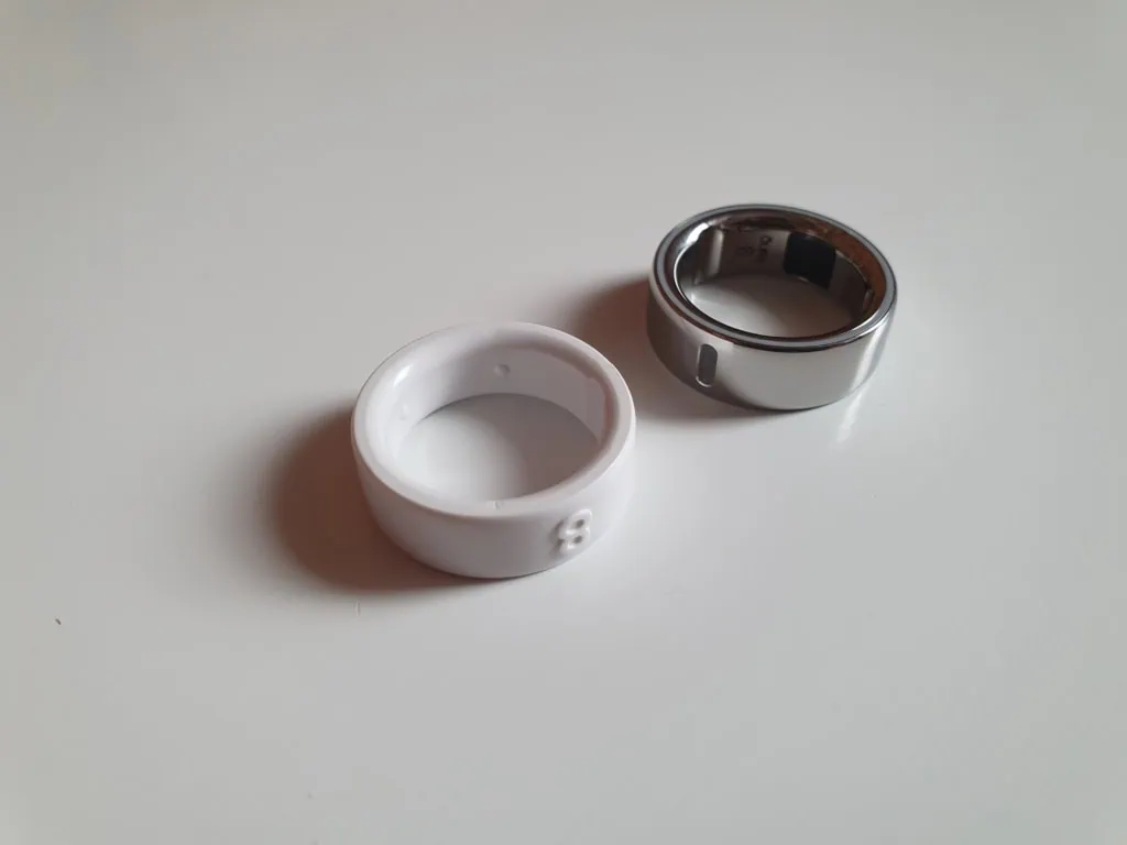 Rozmiar makiety odpowiada rzeczywistemu pierścionkowi