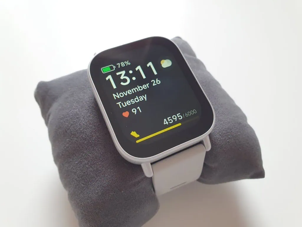 Wyświetlacz LCD z szeroką ramką