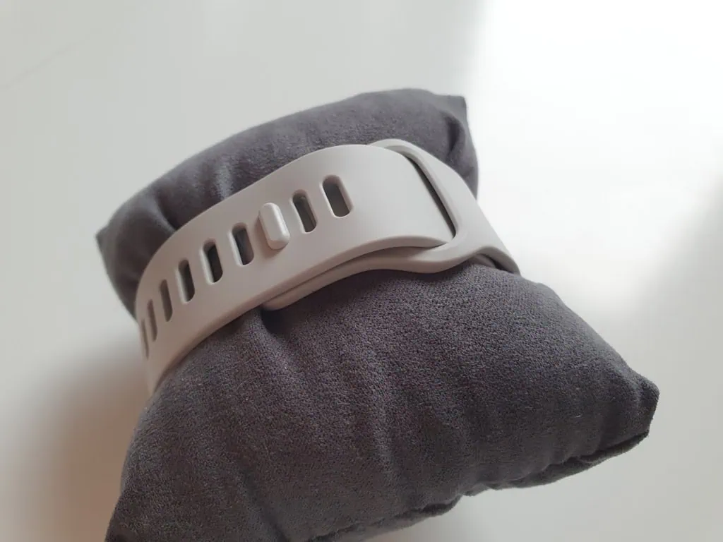 Luźny pasek wsuwa się