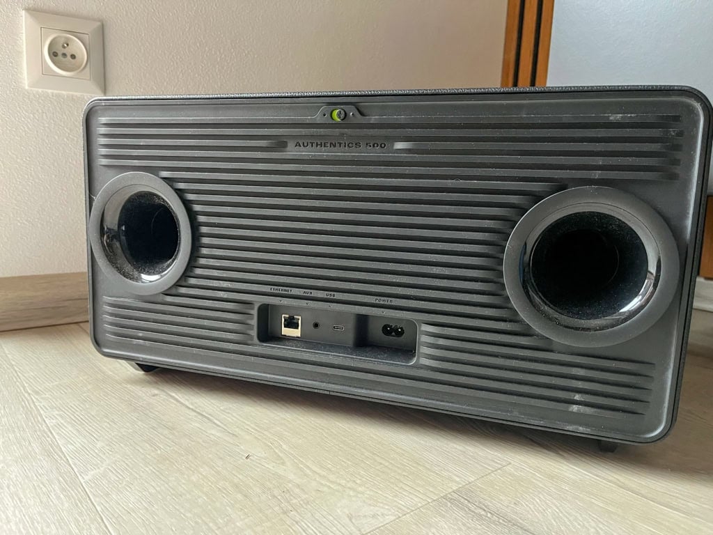 Tylna strona głośnika