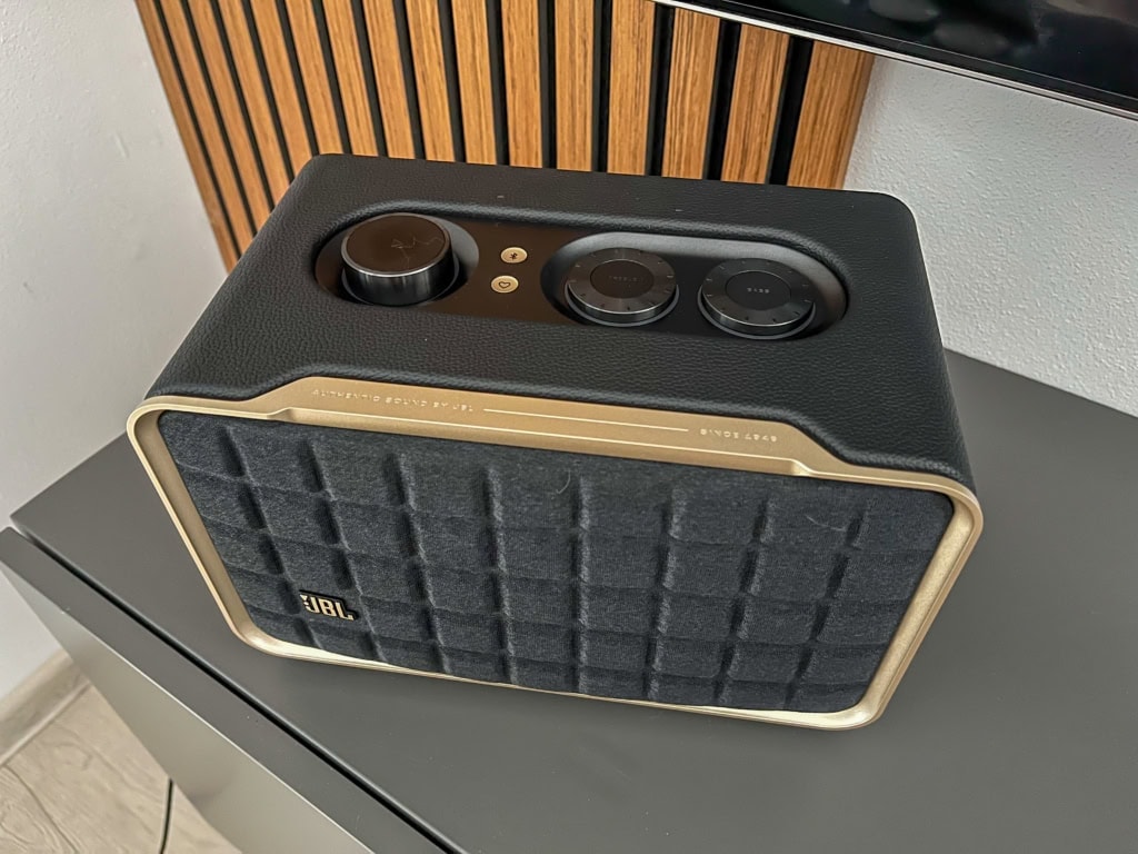 Głośnik ma stylowy design