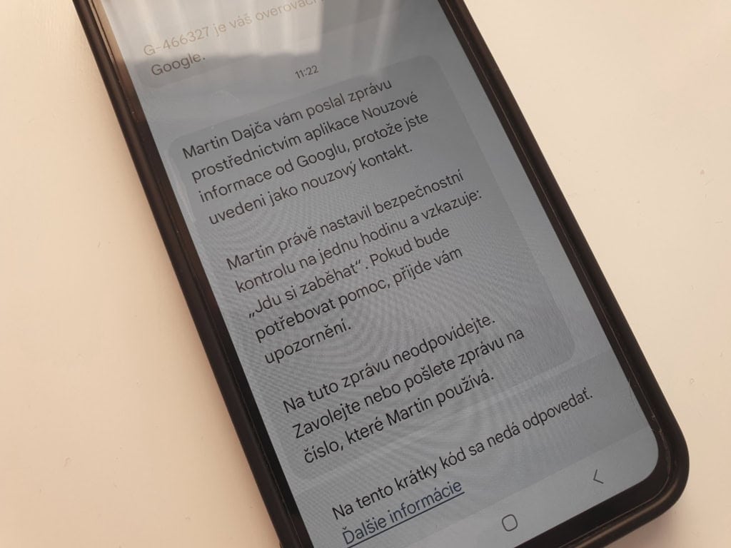 Kontakt awaryjny otrzymuje SMS