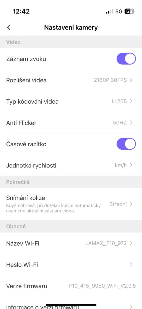 Ustawienia w aplikacji w pełni zastępują konfigurację w kamerze.
