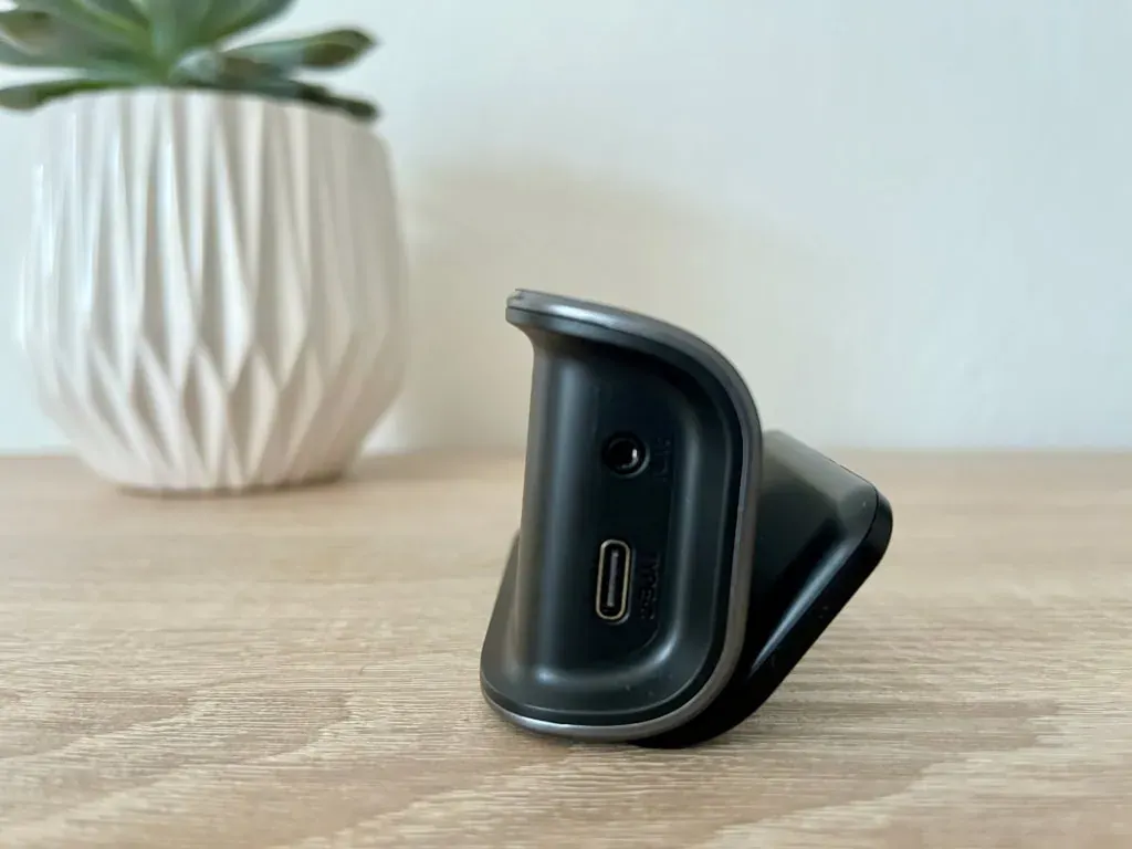 Zasilanie zapewnia uniwersalny port USB-C.