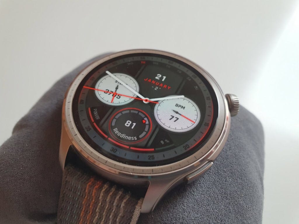 Ramka wyświetlacza jest minimalna