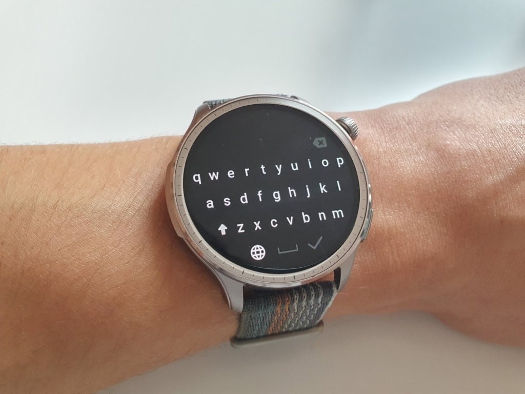 Klawiatura z mikroskopijnymi symbolami