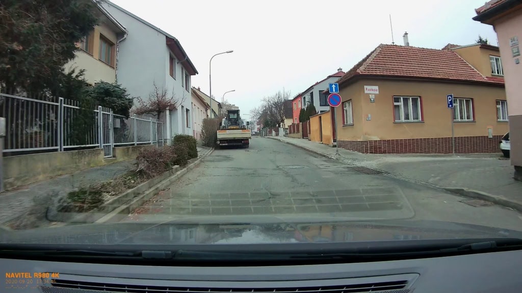 Bezproblemowy zapis dzienny oznacza ostry obraz z wystarczającym zakresem dynamicznym i dobrą czytelnością znaków