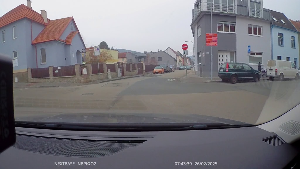 Chociaż dzienny zapis nie dorównuje jakości droższych modeli Nextbase, obraz pozostaje dobrze użyteczny