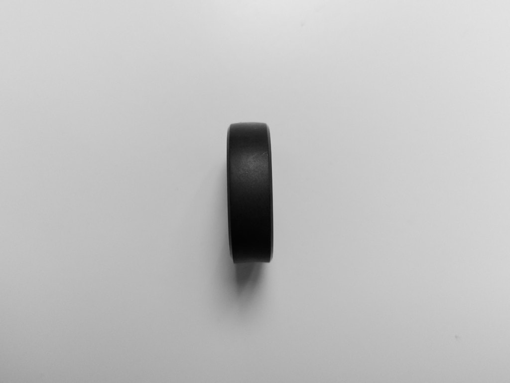 Dolna strona jest zaokrąglona