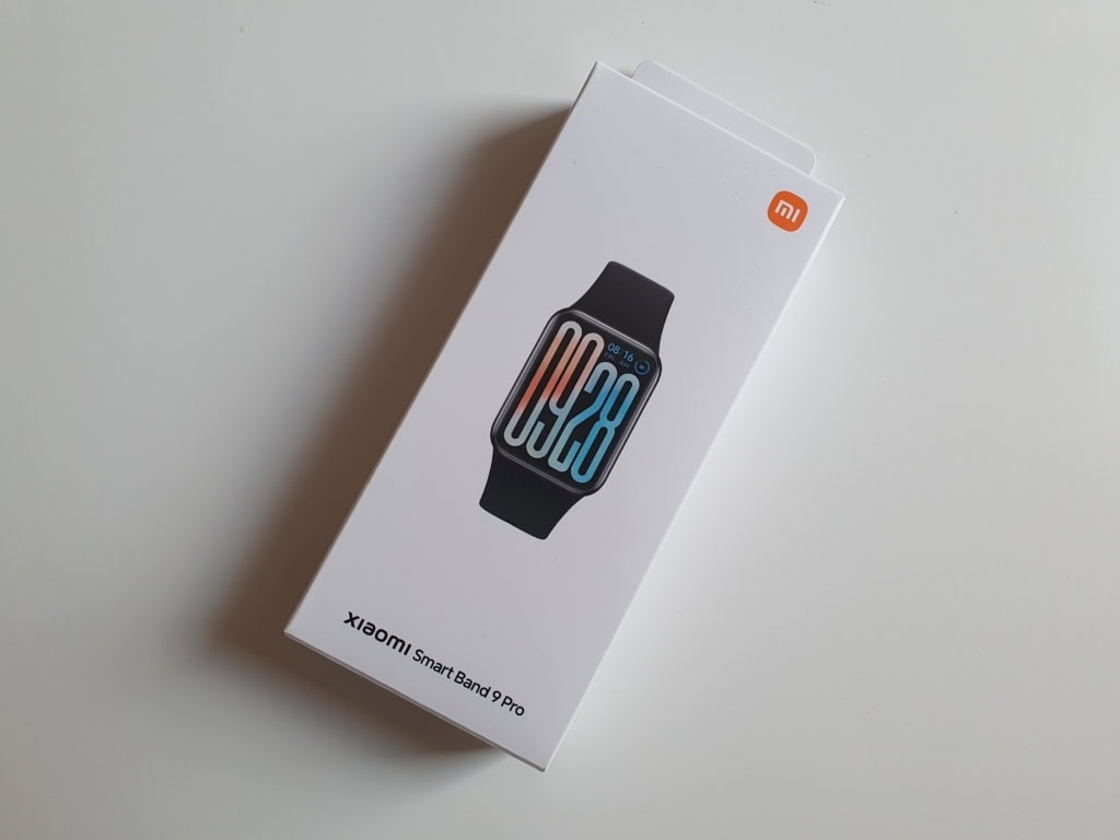 Małe pudełko z podglądem opaski