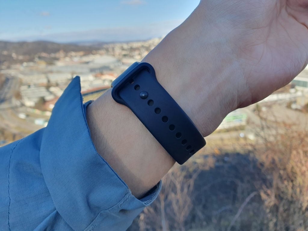 Wystarczająca liczba dziurek nawet dla szerszych nadgarstków