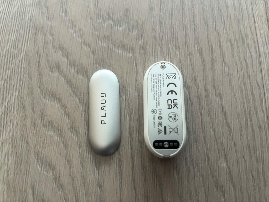 Kapsuła składa się z dwóch magnetycznych części