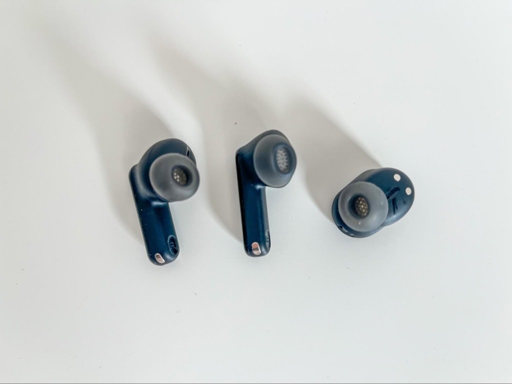 Z lewej: JBL Tune Beam 2, JBL Tune Beam 2, JBL Tune Buds 2